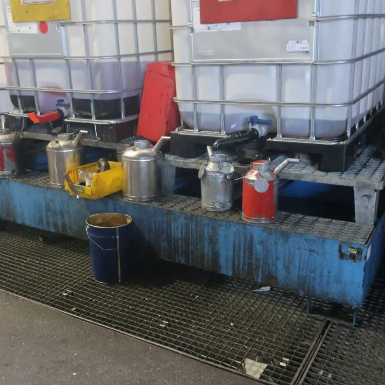 Hazardous goods drip tray