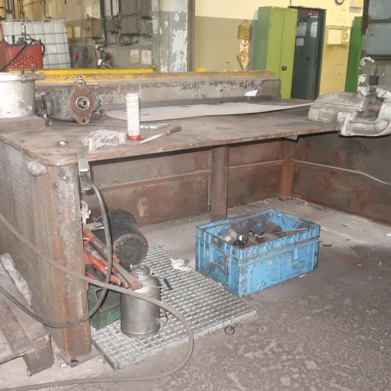 Straightening table