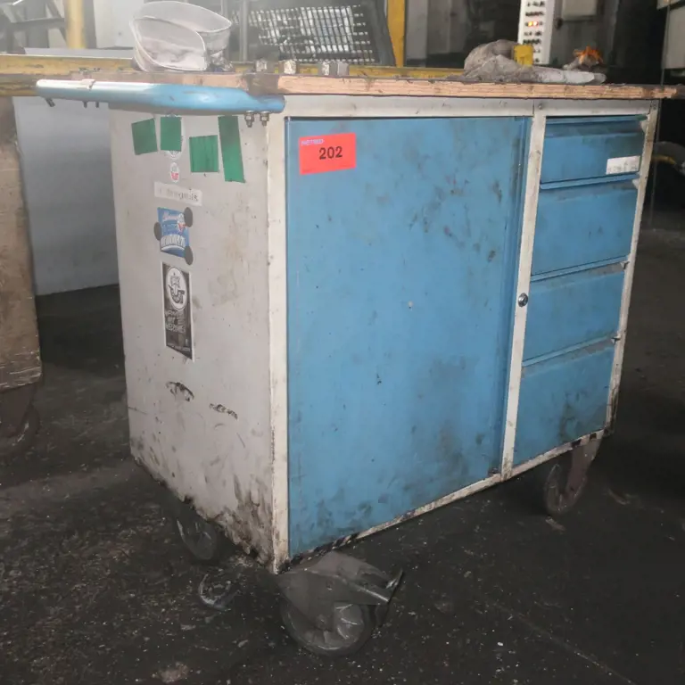 8 Mobile workbenches