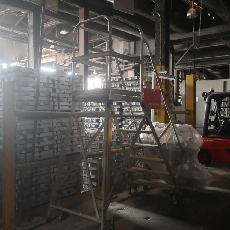 2 Aluminum platform ladders Zarges