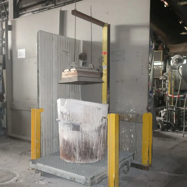 Ladle preheating device