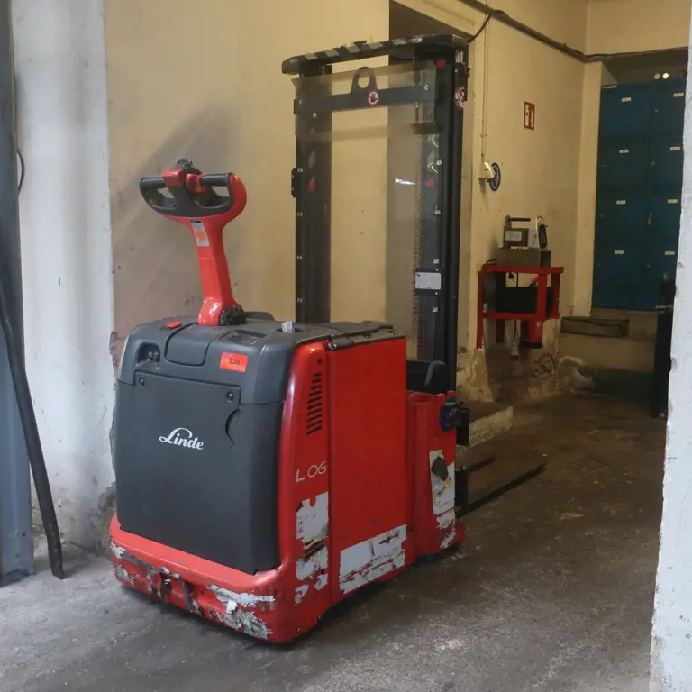 Electric pallet truck Linde L06 AC