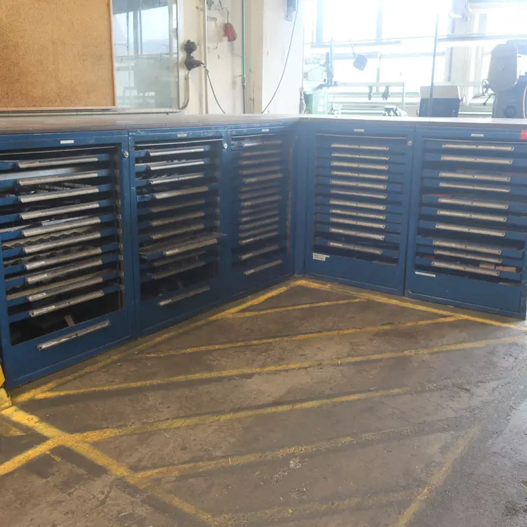 5 Pull-out cupboards
