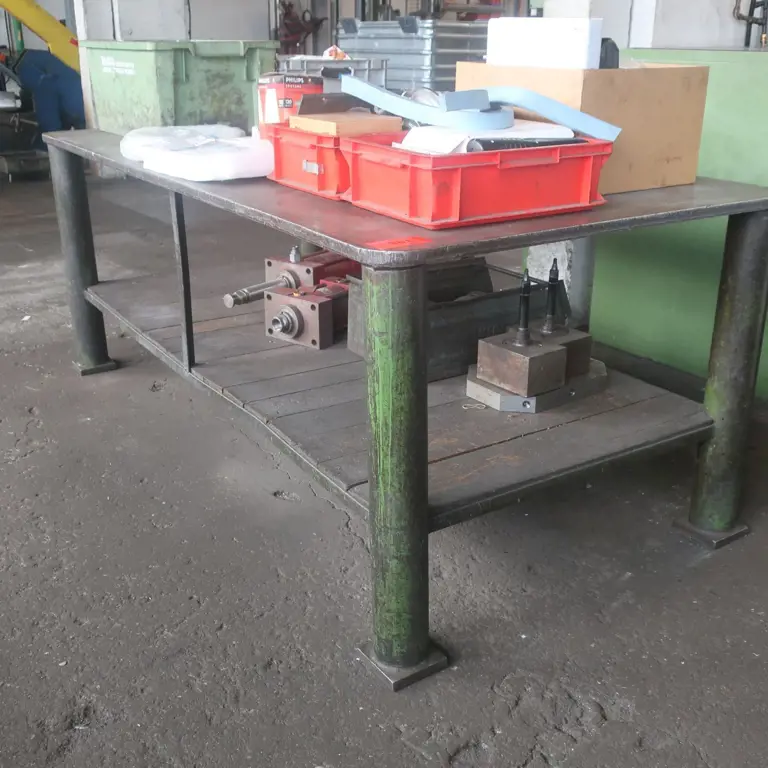 3 Heavy duty tables