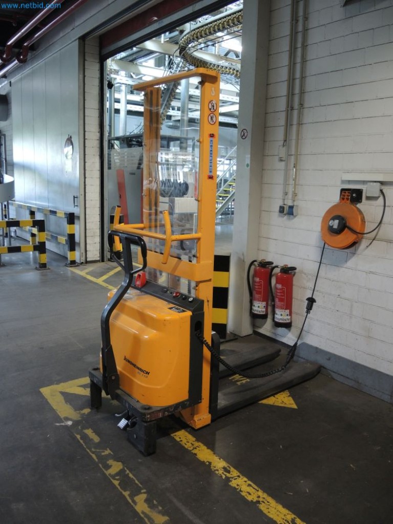 Produktionsmaschinen einer Druckerei-2