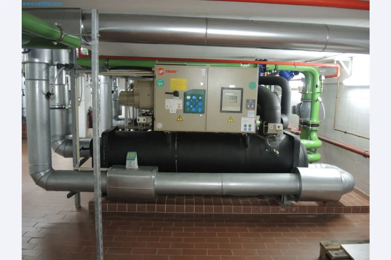 Produktionsmaschinen einer Druckerei-10