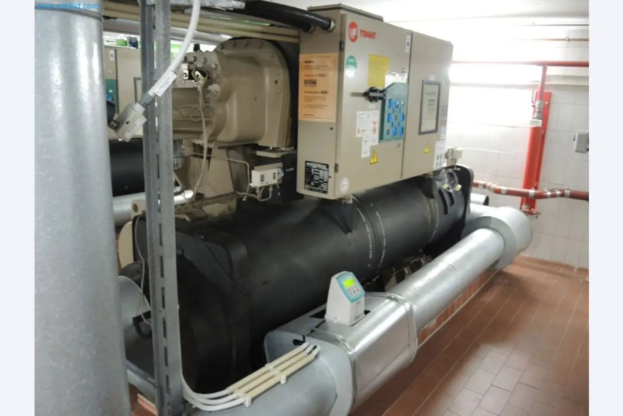 Produktionsmaschinen einer Druckerei-8