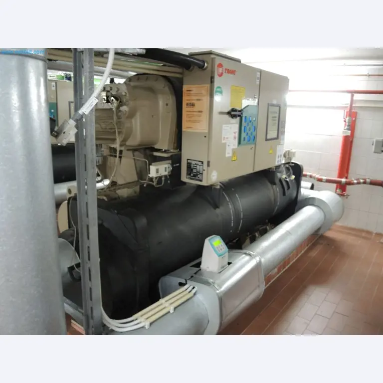 Produktionsmaschinen einer Druckerei-8