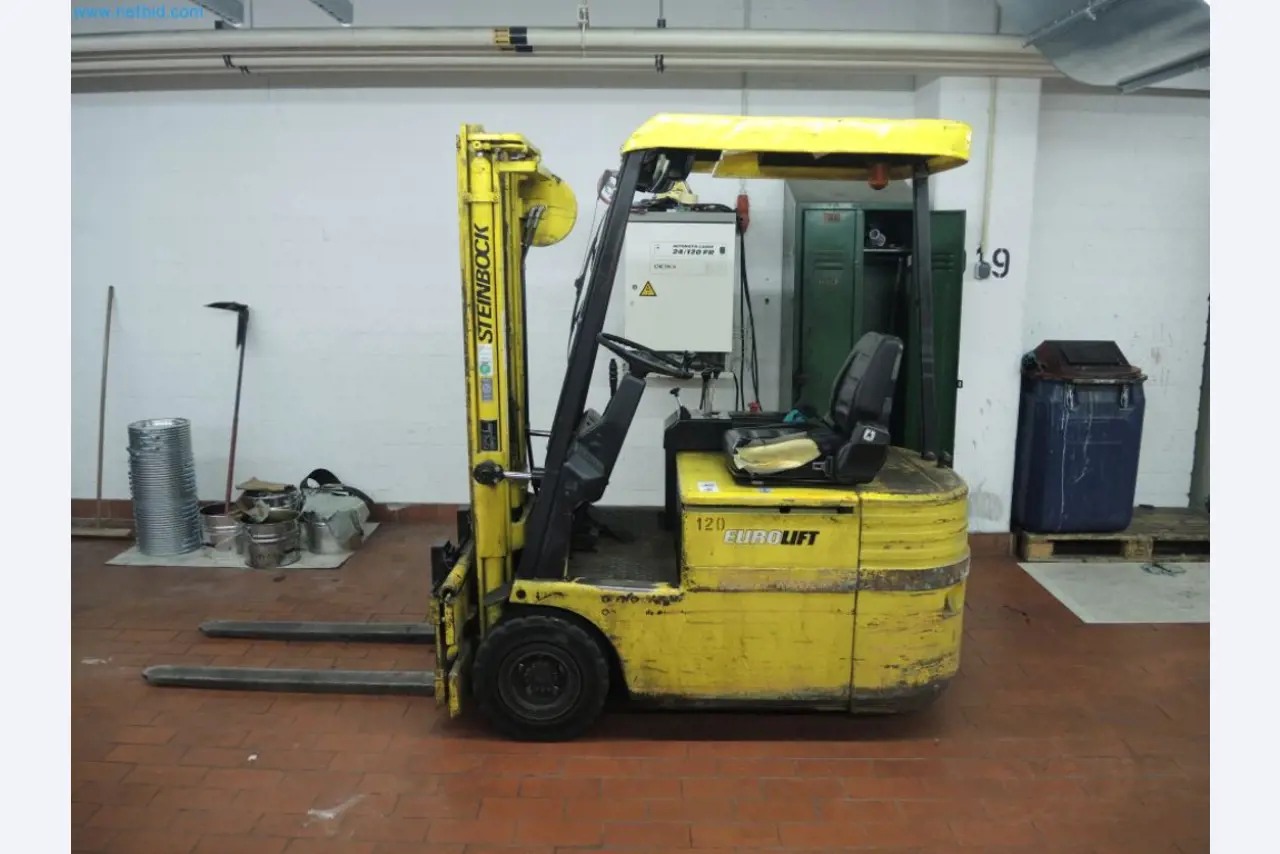 Produktionsmaschinen einer Druckerei-2