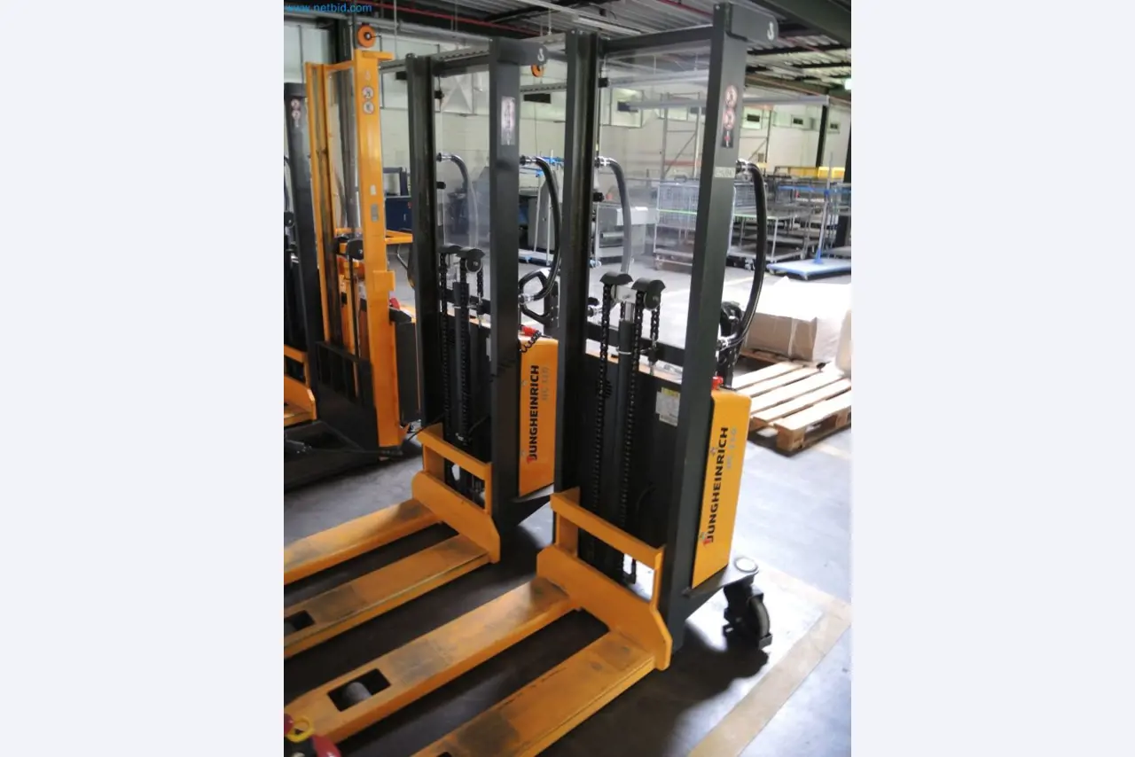 Produktionsmaschinen einer Druckerei-3