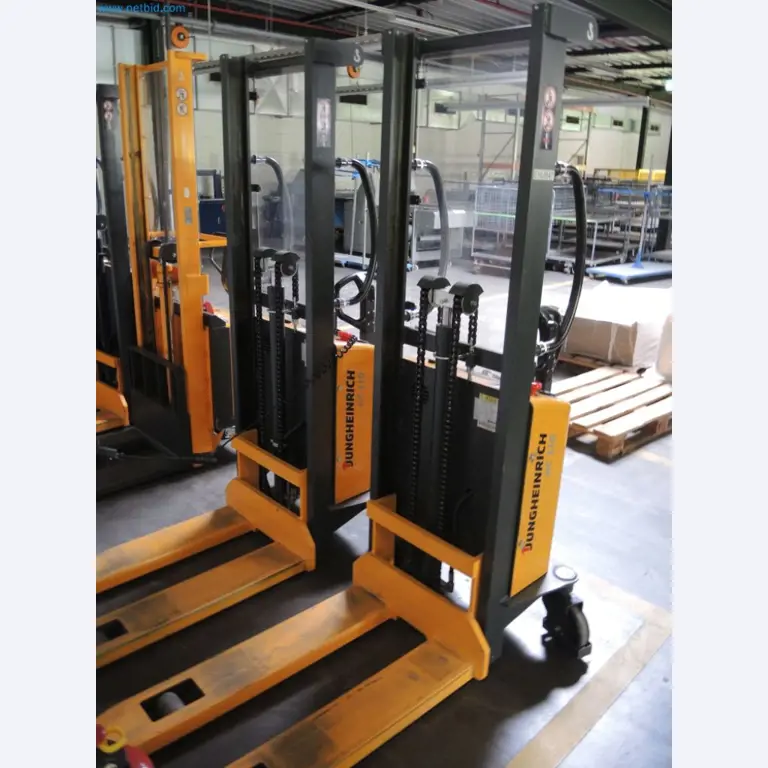 Produktionsmaschinen einer Druckerei-3