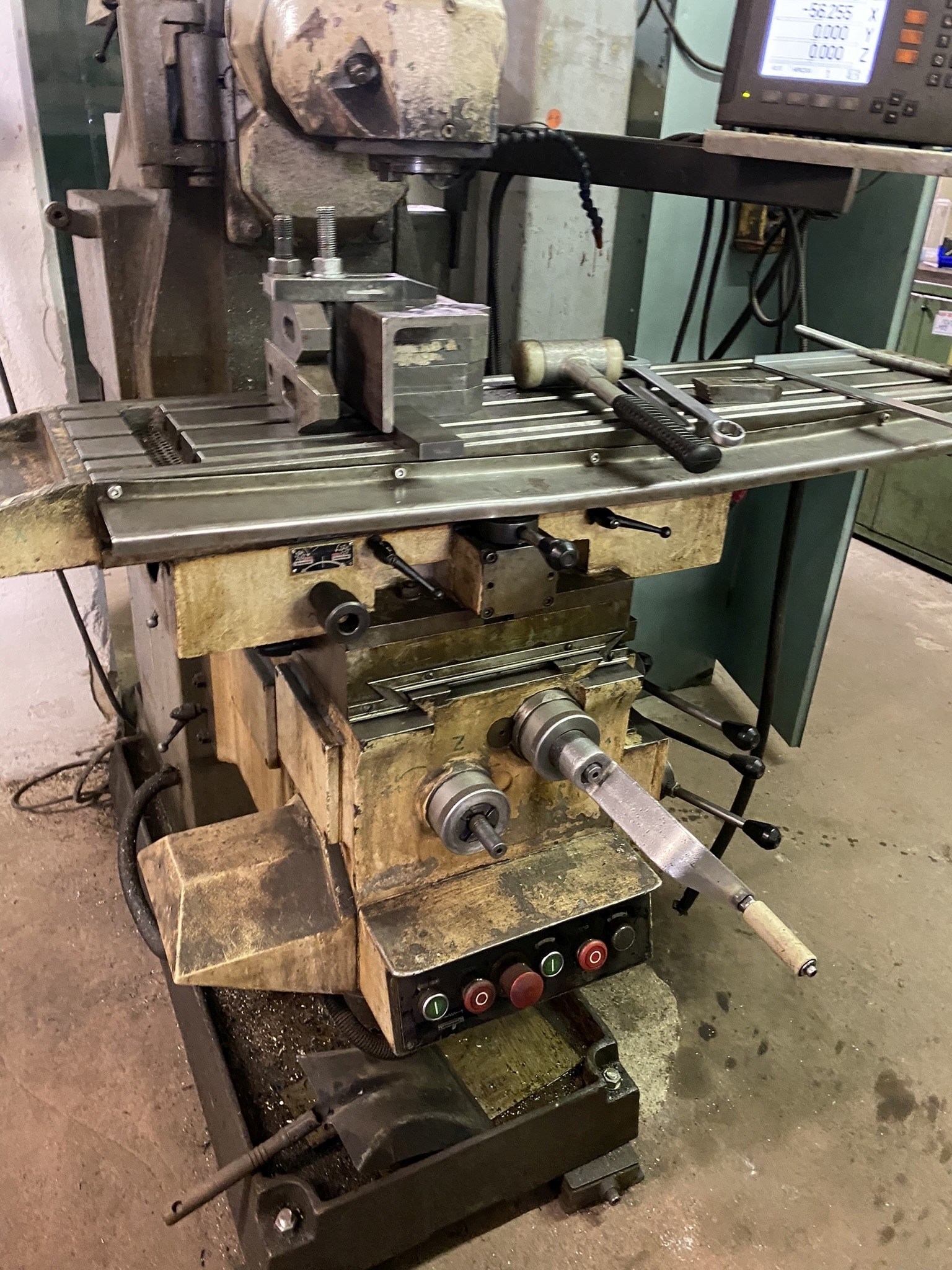 machines et équipements d'atelier et de bureau libérés-3