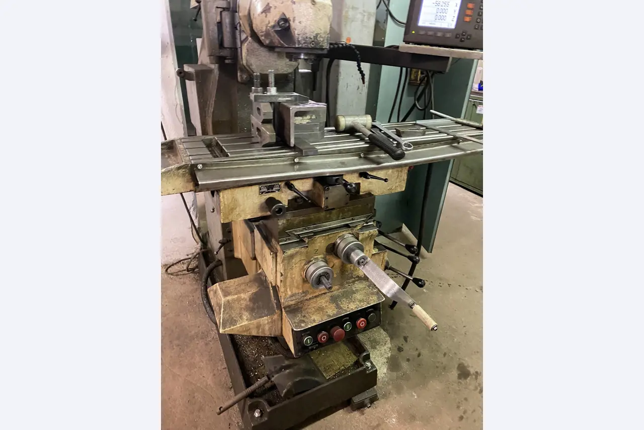 machines et équipements d'atelier et de bureau libérés-3