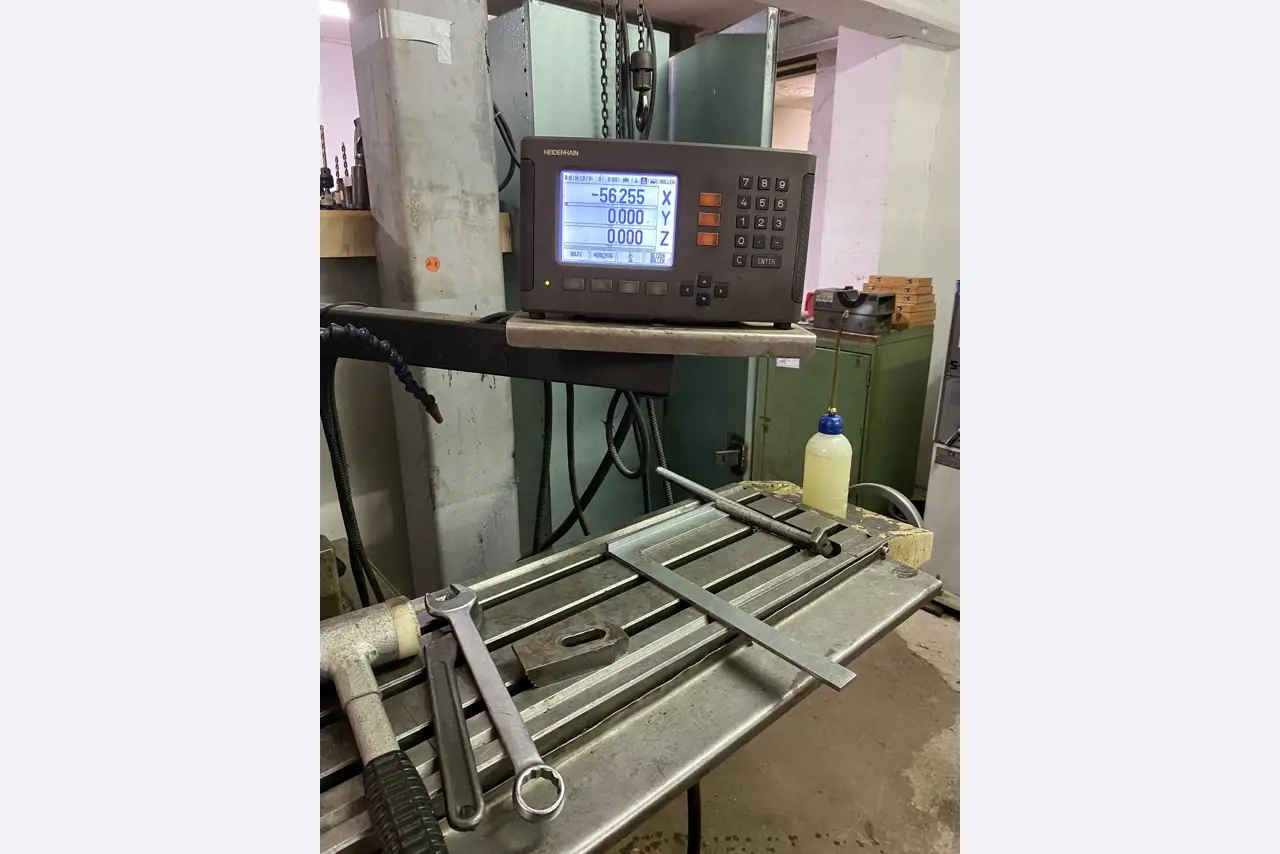 machines et équipements d'atelier et de bureau libérés-4