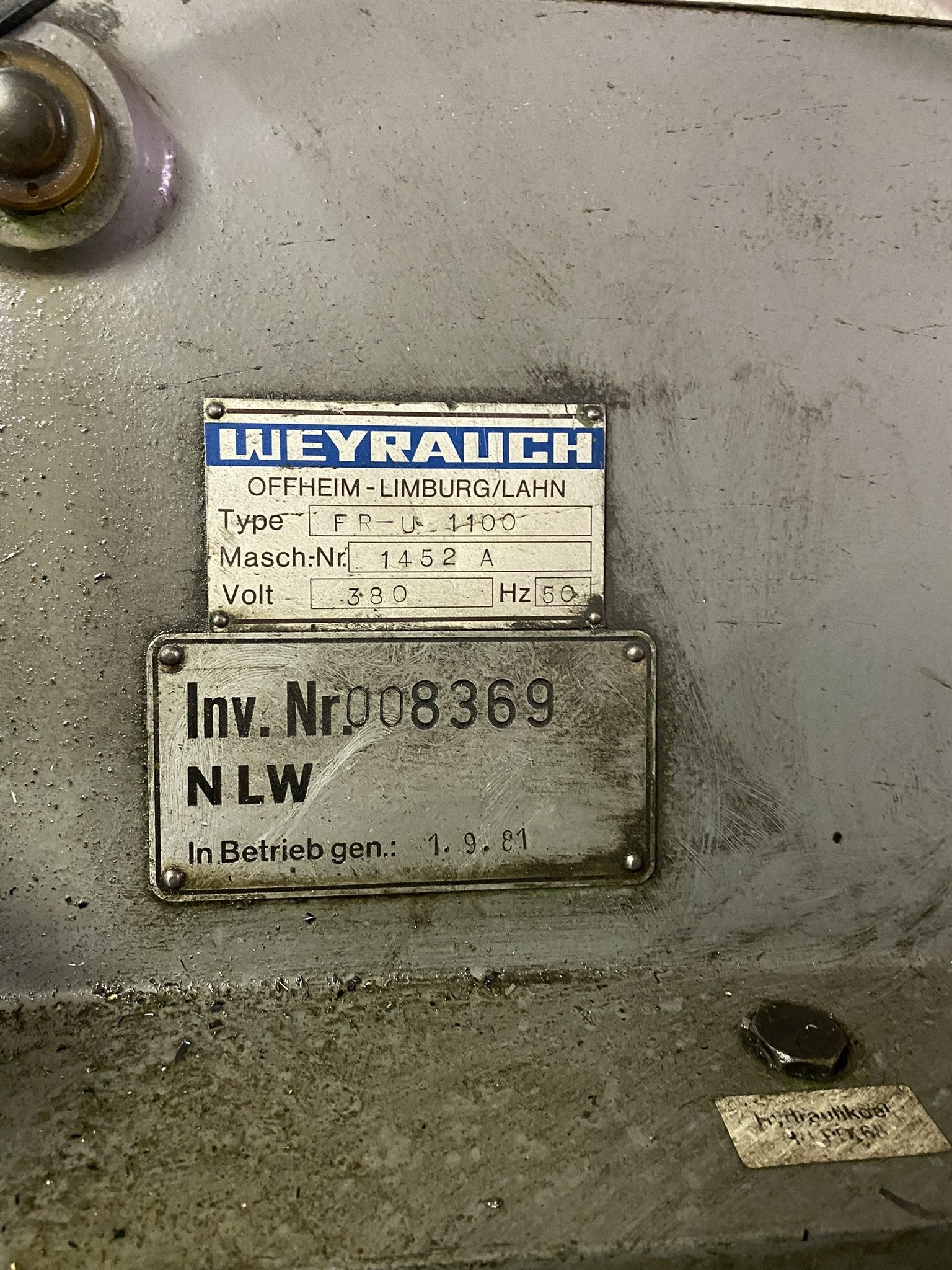 machines et équipements d'atelier et de bureau libérés-7