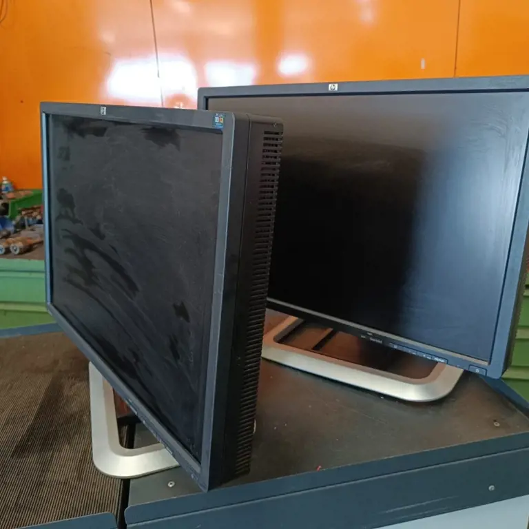 2 Stk. Monitor 24" HP LP2475w