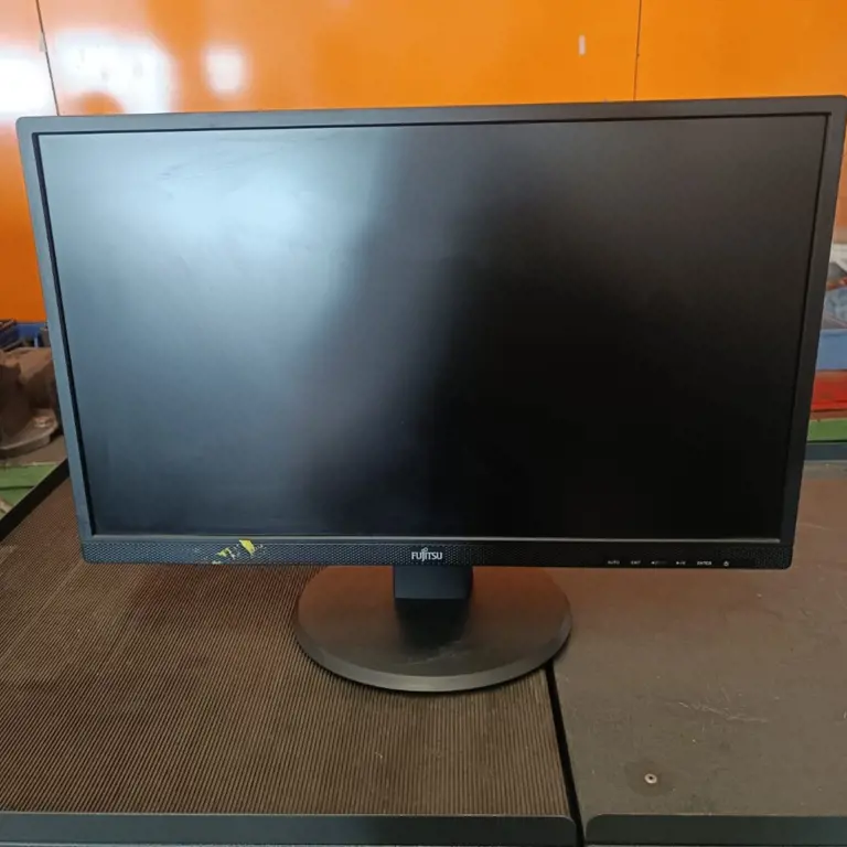 2 Stk. 24-palčni monitor Fujitsu W2414