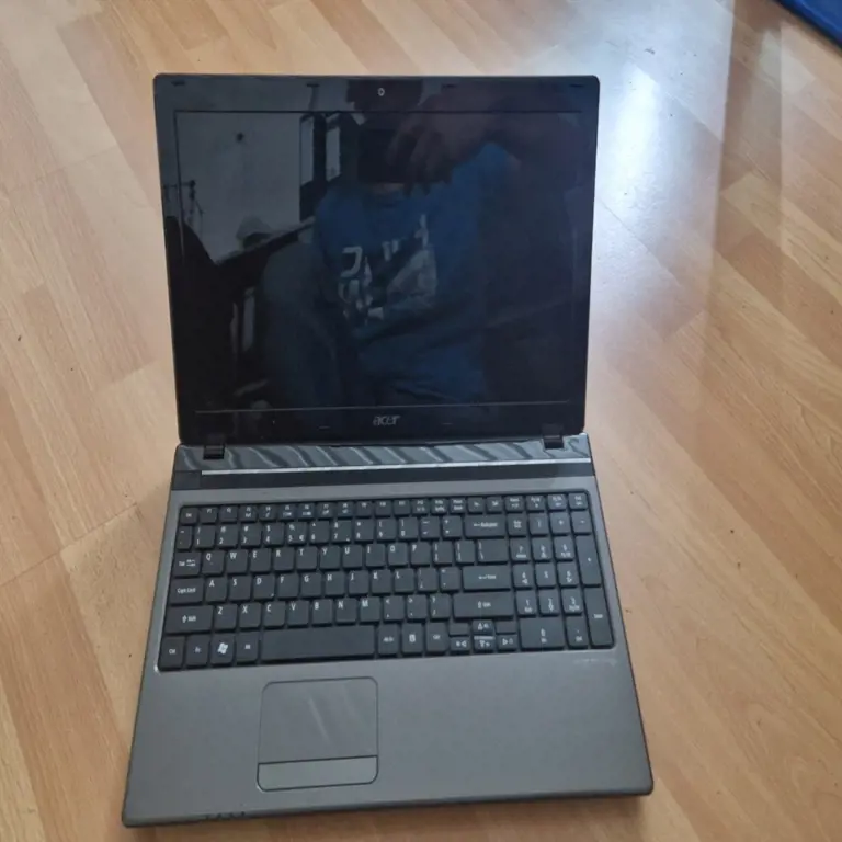 Laptop Acer ASPIRE 5560