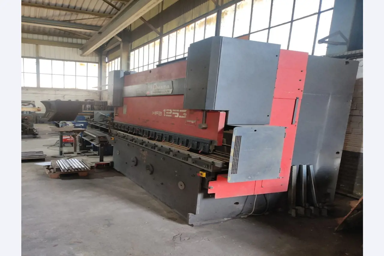 Stroji ter delavniška in pisarniška oprema, ki so na voljo.-13