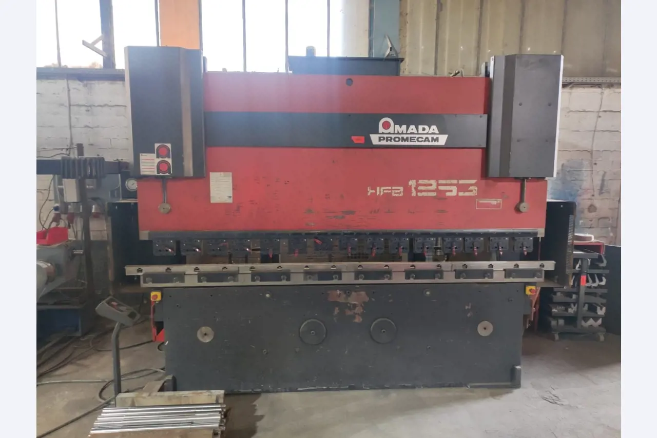 Stroji ter delavniška in pisarniška oprema, ki so na voljo.-1