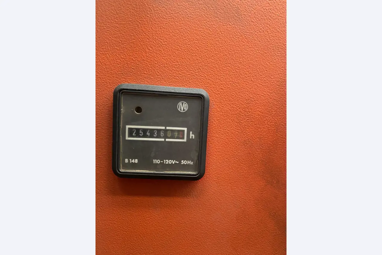 Stroji ter delavniška in pisarniška oprema, ki so na voljo.-22