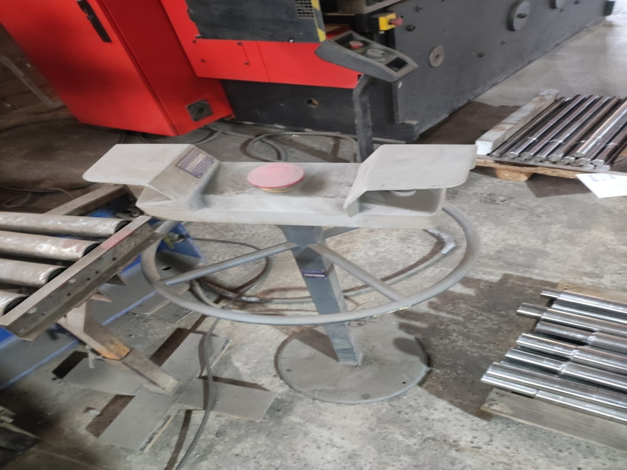 machines et équipements d'atelier et de bureau libérés-3