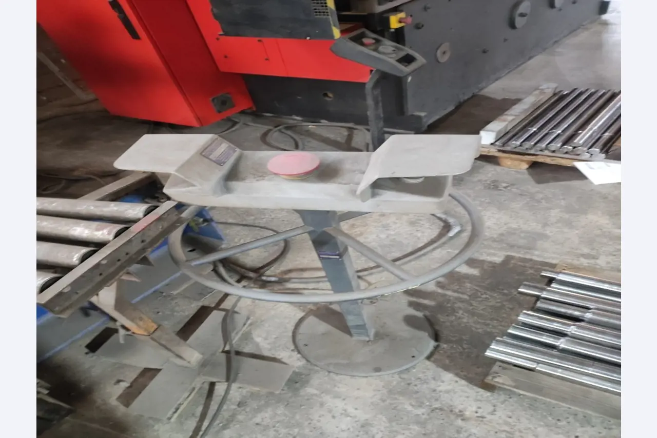 Stroji ter delavniška in pisarniška oprema, ki so na voljo.-3