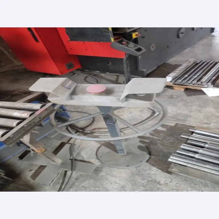 Stroji ter delavniška in pisarniška oprema, ki so na voljo.-3