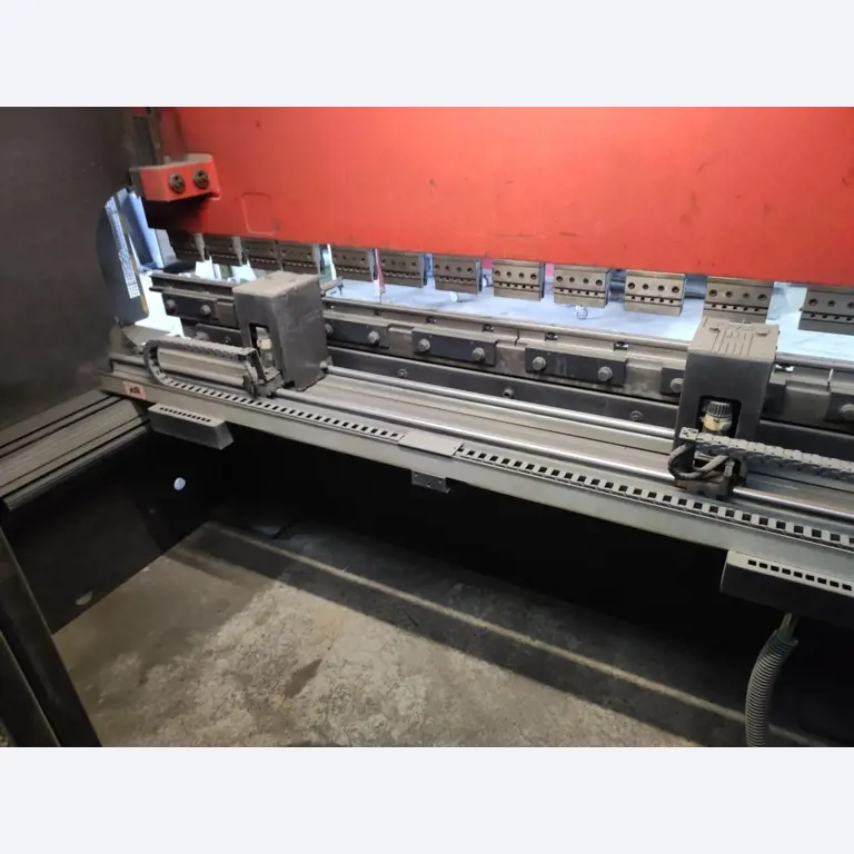 Stroji ter delavniška in pisarniška oprema, ki so na voljo.-5