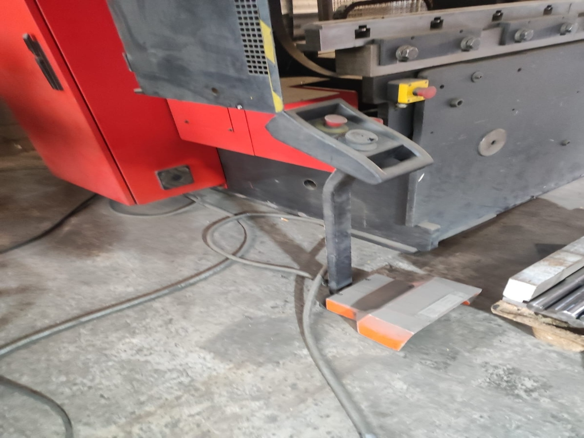 machines et équipements d'atelier et de bureau libérés-8