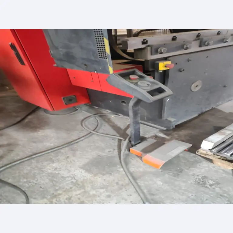 Stroji ter delavniška in pisarniška oprema, ki so na voljo.-8