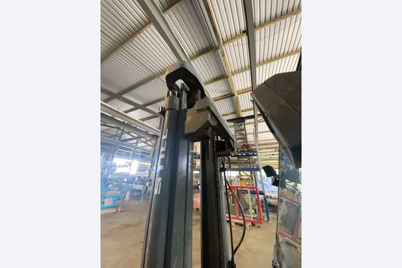 machines et équipements d'atelier et de bureau libérés-13