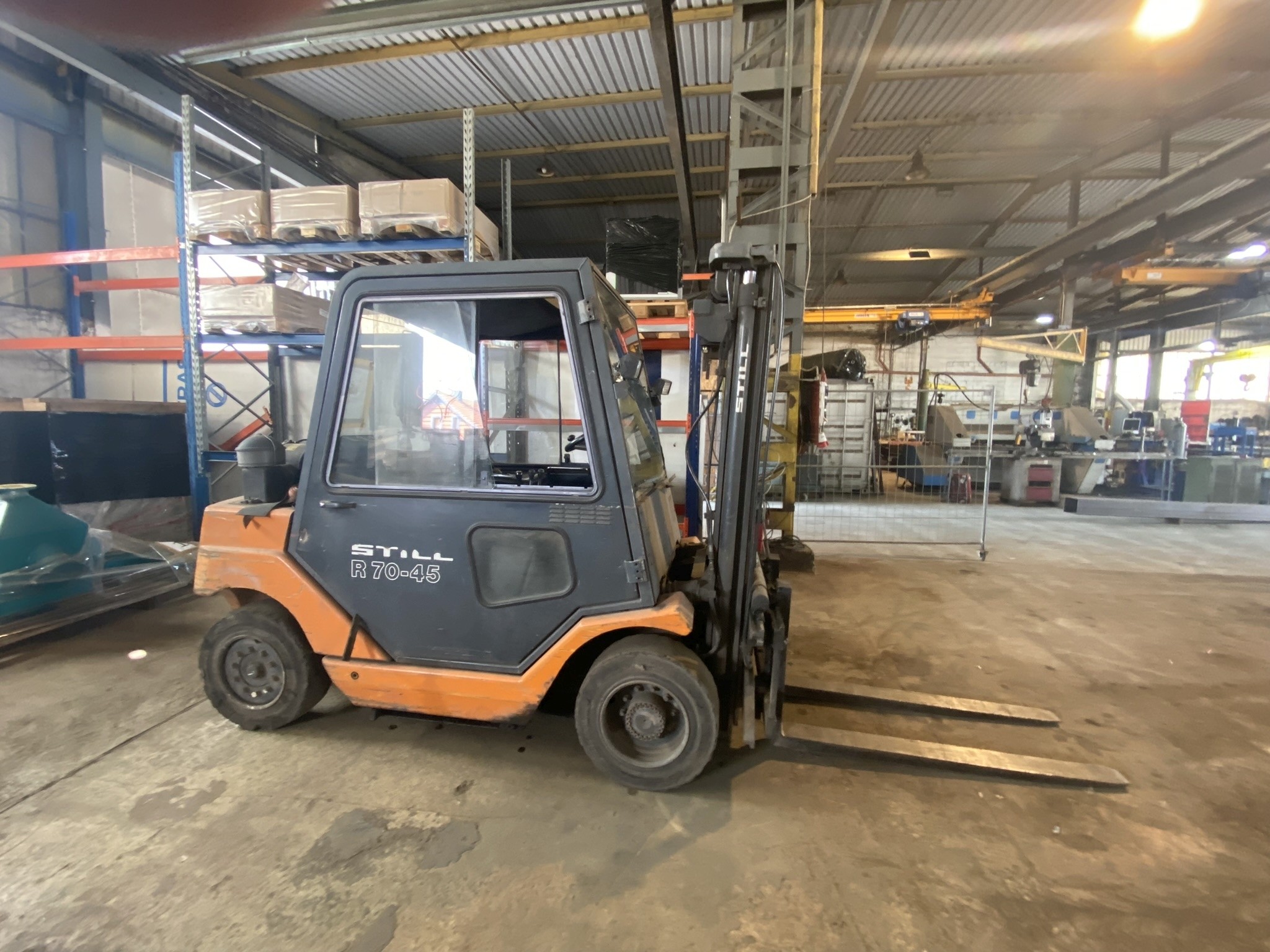 machines et équipements d'atelier et de bureau libérés-1