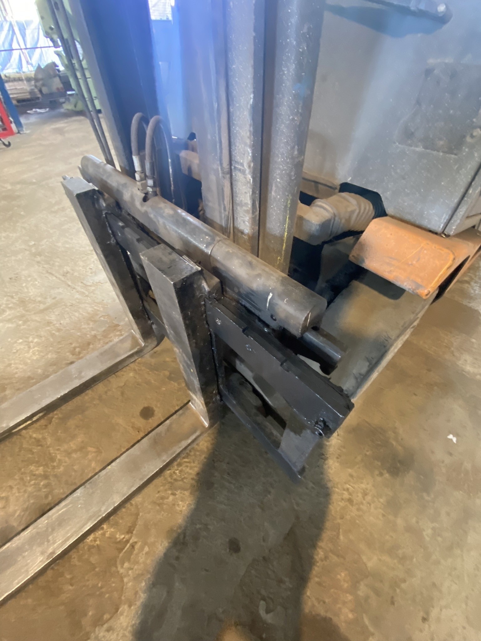 machines et équipements d'atelier et de bureau libérés-6