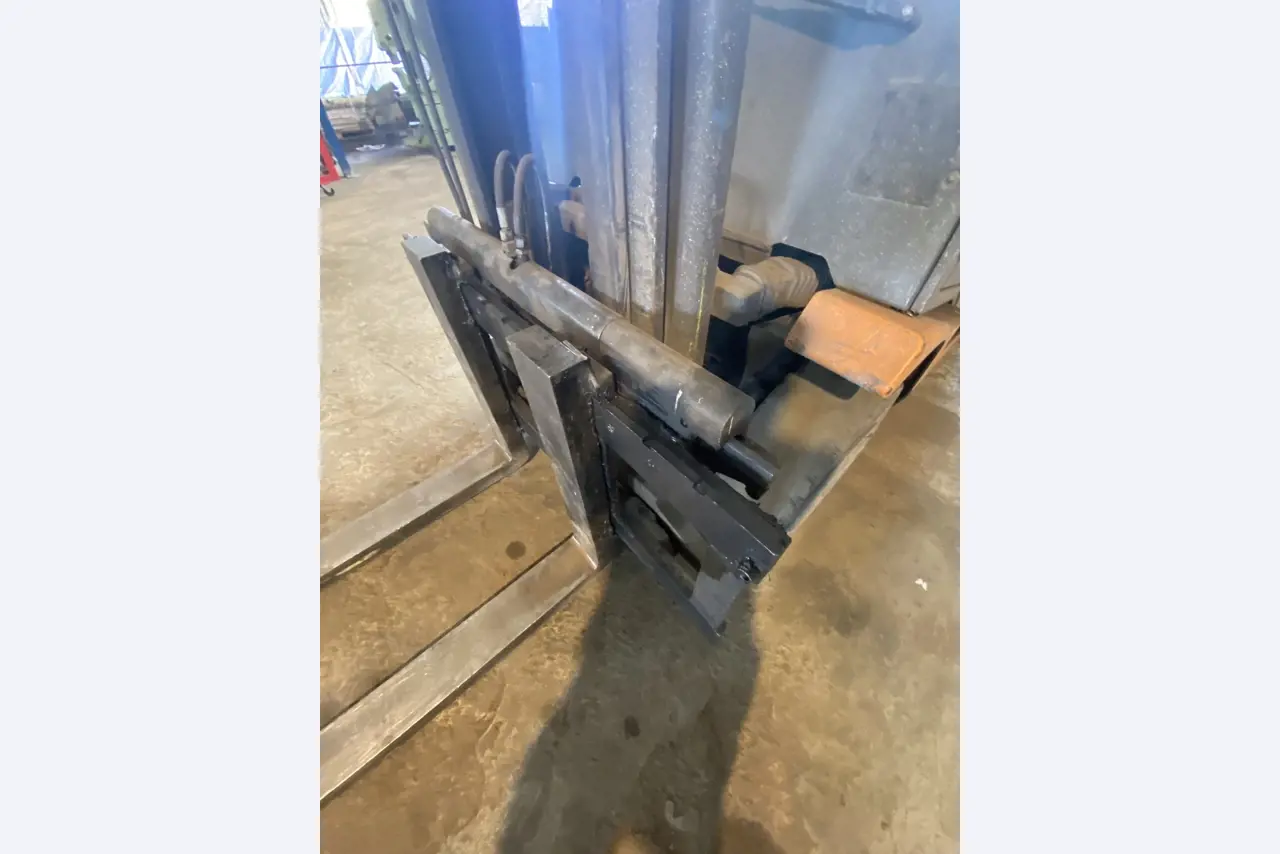 machines et équipements d'atelier et de bureau libérés-6