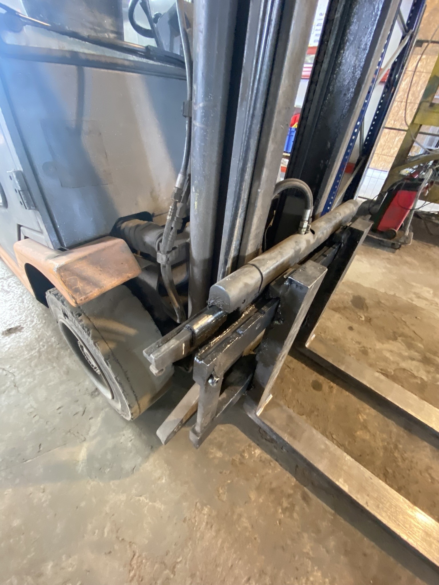 machines et équipements d'atelier et de bureau libérés-7