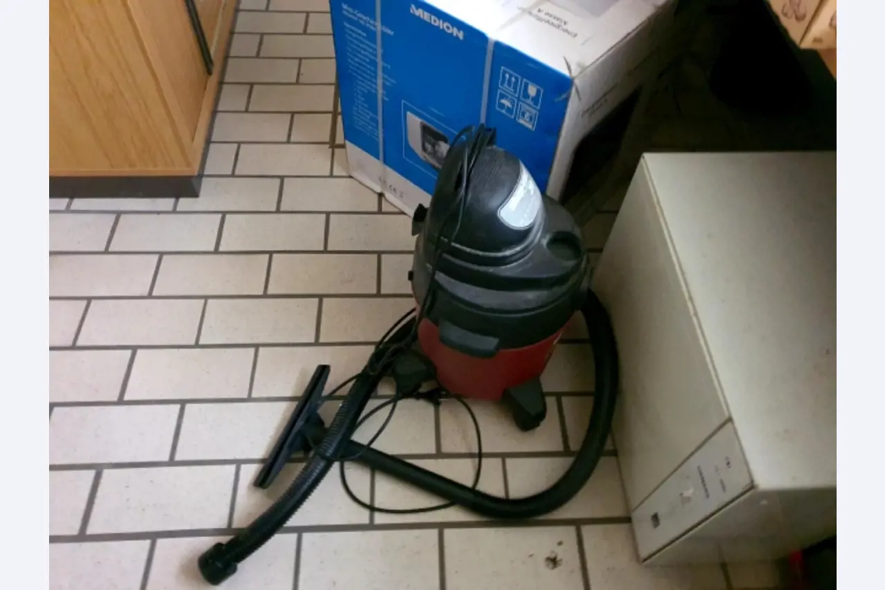 1 item Household effects-5