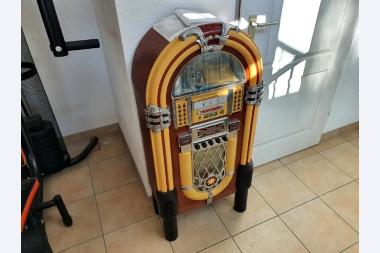 1 item Household effects-1