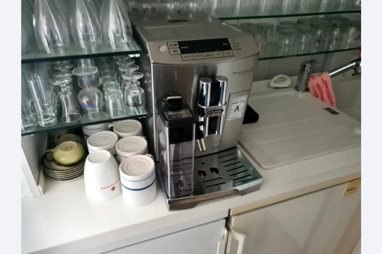 1 item Household effects-9