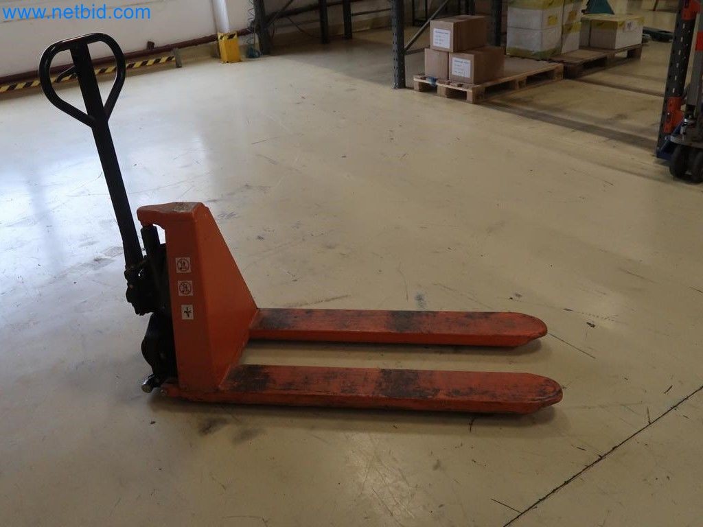 Dobrze utrzymane systemy ważenia, napełniania i pakowania, maszyny, sprzęt operacyjny i biurowy.-1