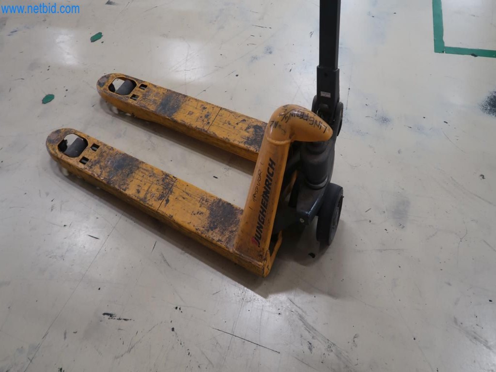 Sistemas de pesaje, llenado y envasado, maquinaria y equipos operativos y de oficina en buen estado.-2