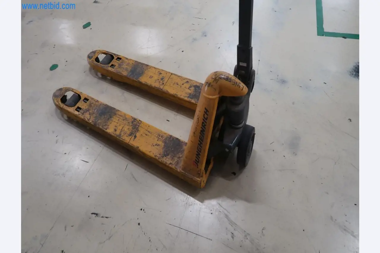 Sistemas de pesaje, llenado y envasado, maquinaria y equipos operativos y de oficina en buen estado.-2