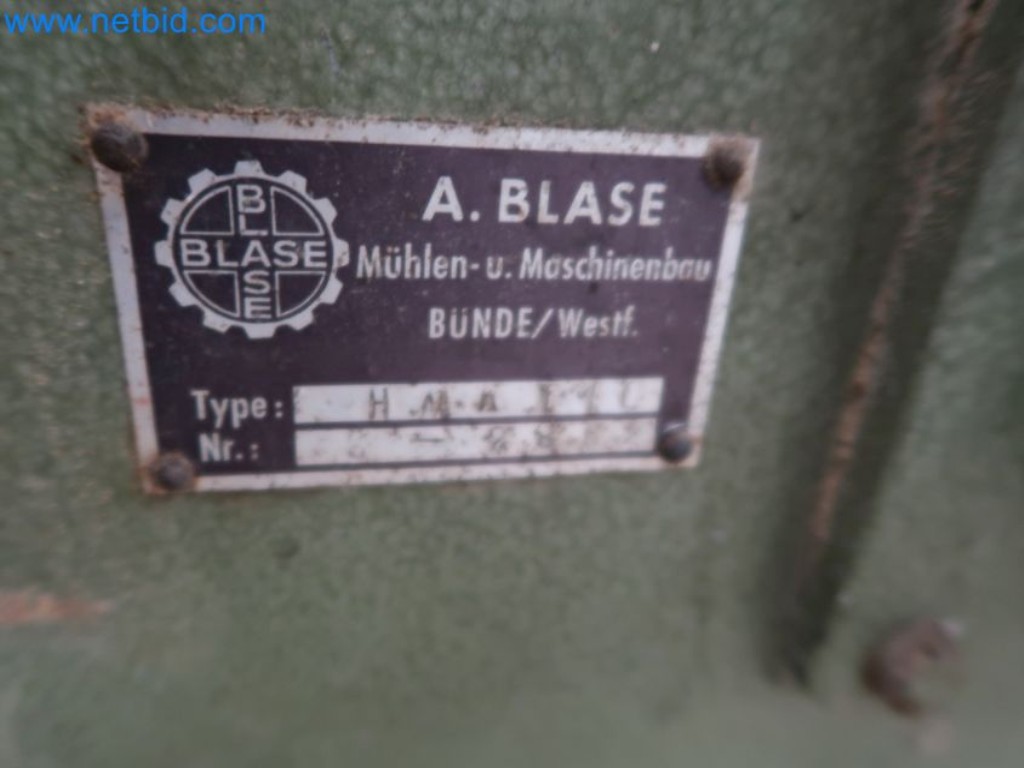 Sistemas de pesaje, llenado y envasado, maquinaria y equipos operativos y de oficina en buen estado.-2