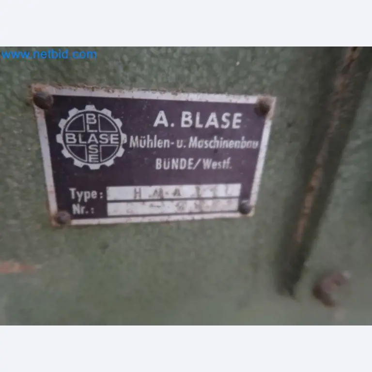 Sistemas de pesaje, llenado y envasado, maquinaria y equipos operativos y de oficina en buen estado.-2