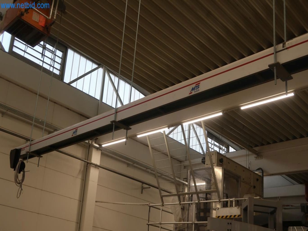 Sistemas de pesaje, llenado y envasado, maquinaria y equipos operativos y de oficina en buen estado.-2