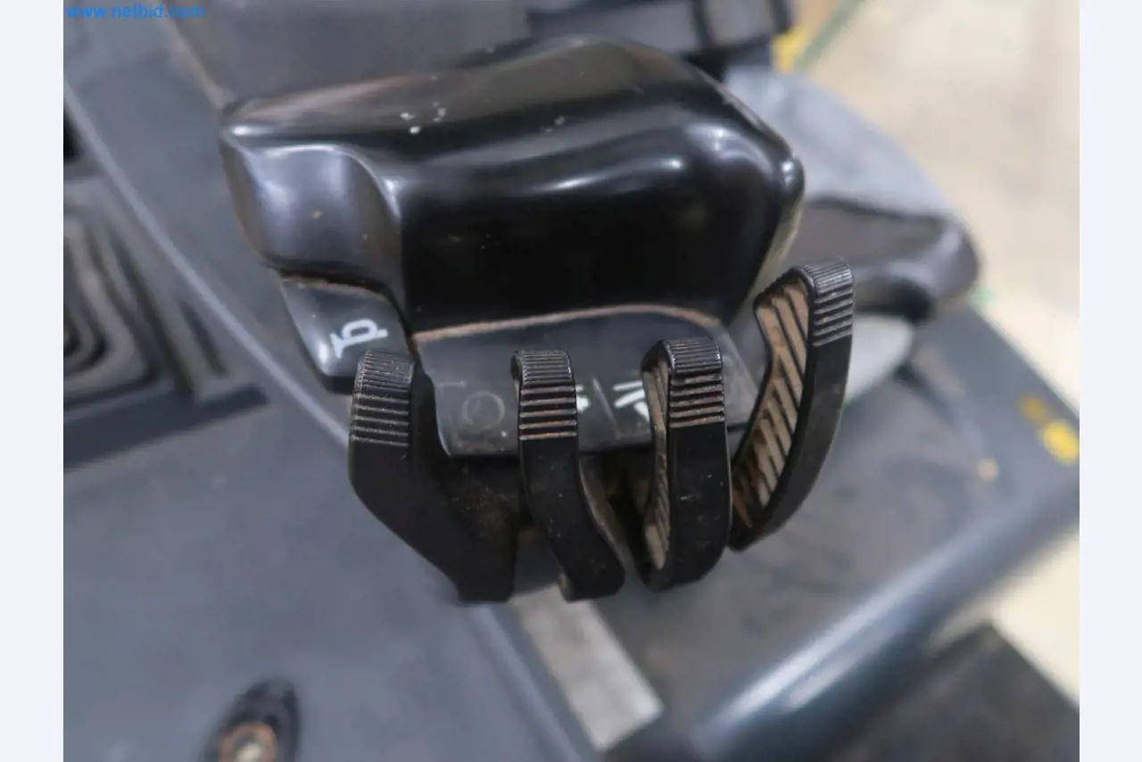 Installations de pesage, de remplissage et d'emballage bien entretenues, parc de machines, équipement industriel et commercial-10