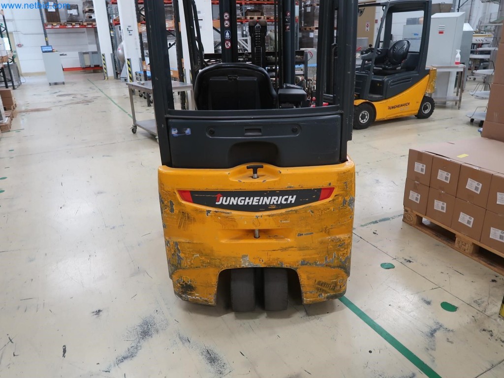 Dobře udržované vážicí, plnicí a balicí systémy, stroje, provozní a kancelářské vybavení.-2