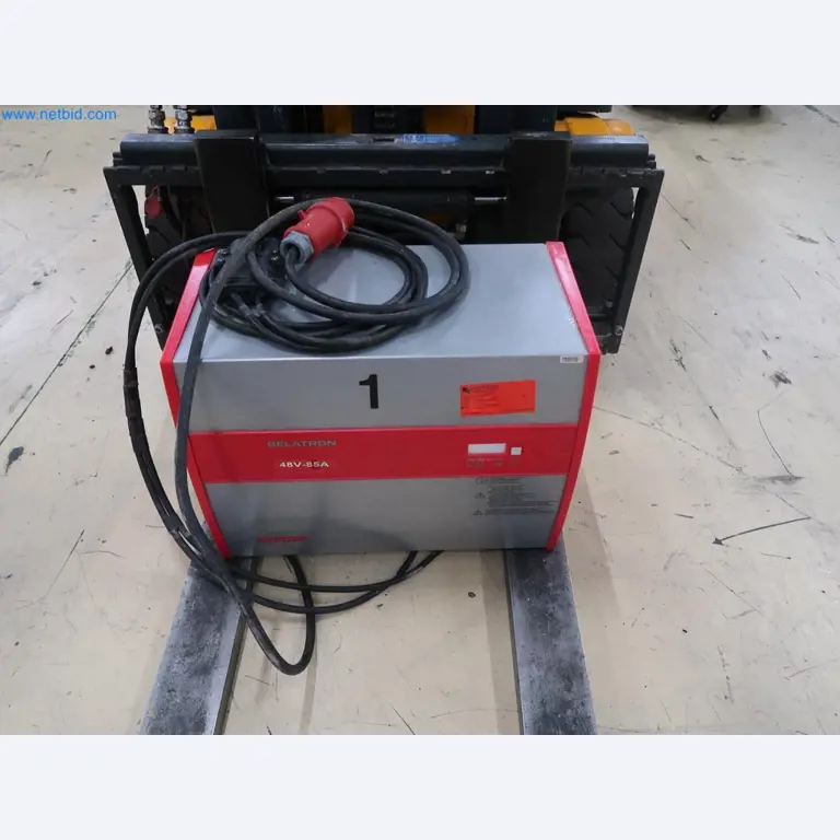 Installations de pesage, de remplissage et d'emballage bien entretenues, parc de machines, équipement industriel et commercial-4