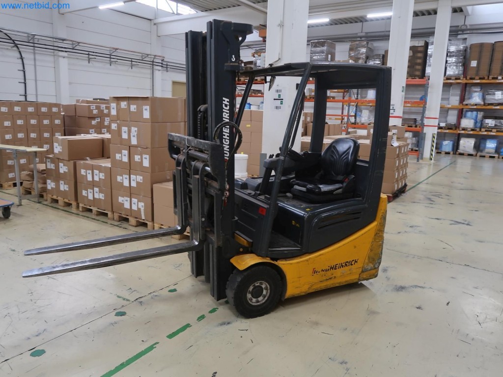 Dobře udržované vážicí, plnicí a balicí systémy, stroje, provozní a kancelářské vybavení.-1