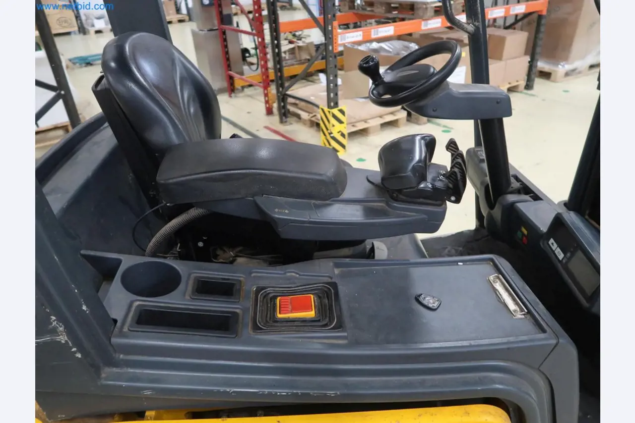 Installations de pesage, de remplissage et d'emballage bien entretenues, parc de machines, équipement industriel et commercial-5